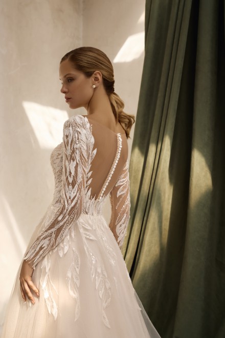 https://www.sposa-lia.com/images/stories/virtuemart/product/per-in white-032-louisa-04.jpg